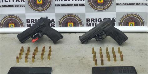 Dupla é Presa Com Armas De Uso Restrito No Bairro Mário Quintana Na