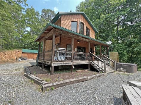 Two Bedroom, Two Bath Log Cabin Rental in Bryson City, NC near Fontana Lake