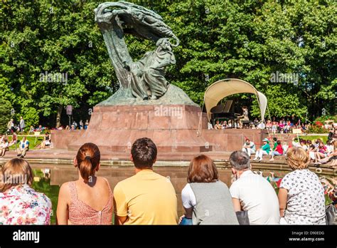 Warsaw chopin monument in lazienki park hi-res stock photography and images - Alamy