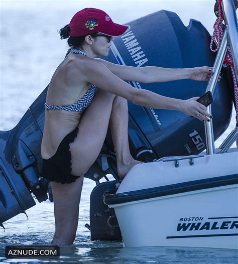 Andrea Corr Sexy In A Bikini During Waterspouts Session At The Posh