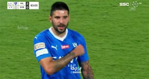 شاهد ردة فعل غاضبة من لاعب الهلال ميتروفيتش بعد استبداله أمام