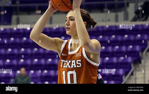 Texas Guard Shay Holle 10 Plays In The First Half Against Tcu During