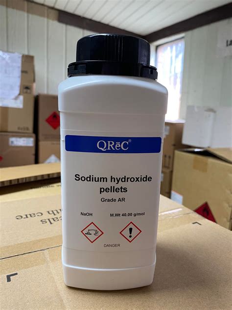 Sodium hydroxide pellets 99 AR grade 1 กโลกรม ขวด ยหอ Qrec