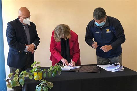 Santo Tomás Temuco firma convenio con Municipalidad de PLC y Comité