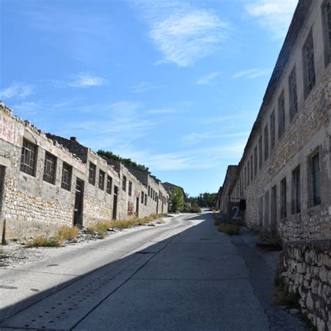 Goli Otok I Sveti Grgur Naklon Rtvama Komunizma Pogledajte Kako