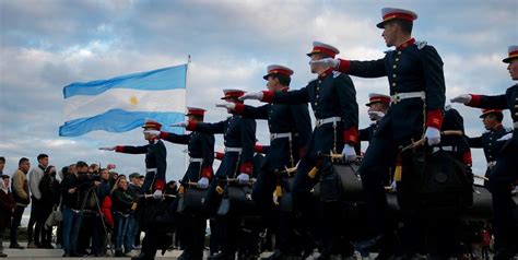 Ser oficial del Ejército el Colegio Militar abre sus puertas a los