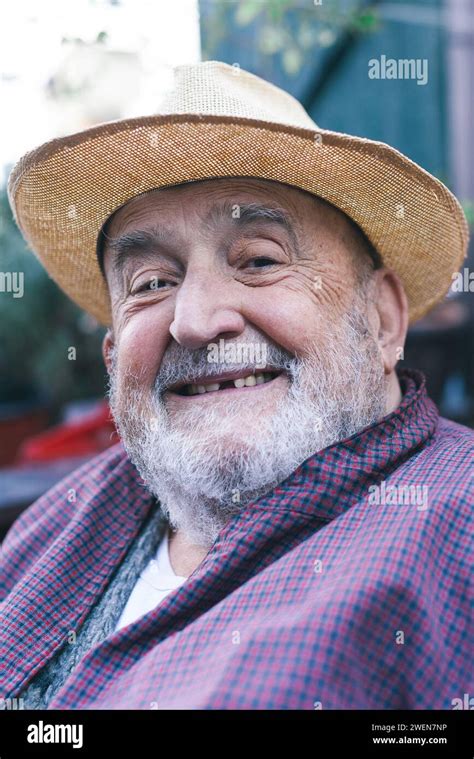 Smiling Old Man Missing Teeth Hi Res Stock Photography And Images Alamy