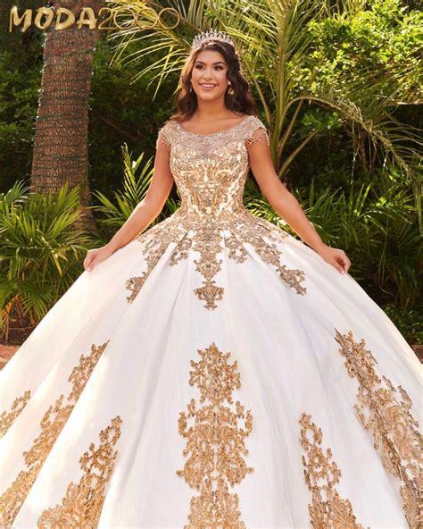 Elegant White And Gold Quince Dress Quinceanera Dresses White Quinceanera Dresses Pretty