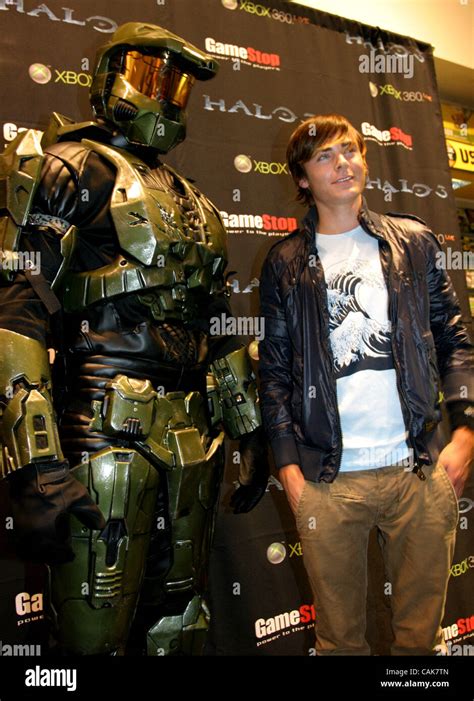 Sep 24 2007 Universal City Ca Usa Zac Efron Stands With Halo 3