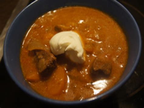 Gulasch Mit Champignons Zwiebeln Und Bundm Hren Rezept Kochbar De