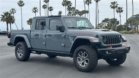 2025 Jeep Gladiator Drops The Stick Shift Window Crank Kelley Blue Book