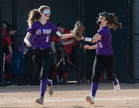 Huskies Softball Team Crushing Their Opponents To A 5 0 Record