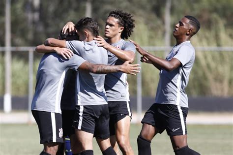 Sub Do Corinthians Goleia A Caldense Em Amistoso Preparat Rio