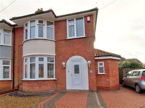 3 Bed Semi Detached House For Sale In Lancing Avenue Ipswich Ip4 £