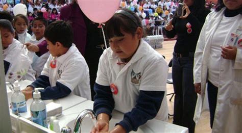 Lavarse las manos con agua y jabón reduce 50 las diarreas infantiles y