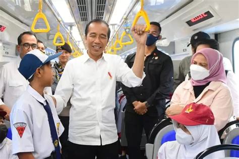 Jajal Kereta Pertama Di Pulau Sulawesi Bersama Presiden Dan Ibu Iriana