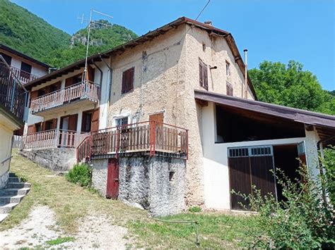 Laghi Cavallaro Casa Abitabile Con Giardino Orto E Garage