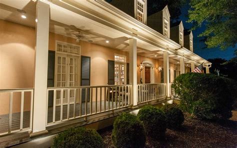 Traditional Front Porch Lighting | Light Up Nashville