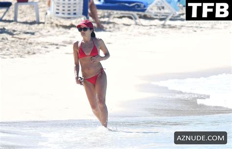 Andrea Corr Sexy Seen Flaunting Her Hot Figure In A Skimpy Red Bikini During Her Vacation In