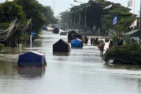 Banjir Karanganyar Demak Setinggi Meter Jalur Demak Kudus Terputus