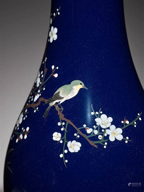 51BidLive A FINE CLOISONN ENAMEL PEAR SHAPED VASE WITH A SPARROW ON