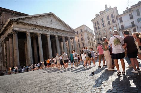 Pantheon A Pagamento Per Il Ministro Sangiuliano Un Successo Quasi