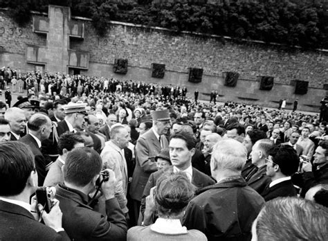 La cérémonie du 18 Juin Dossiers thématiques sur le Mont Valérien