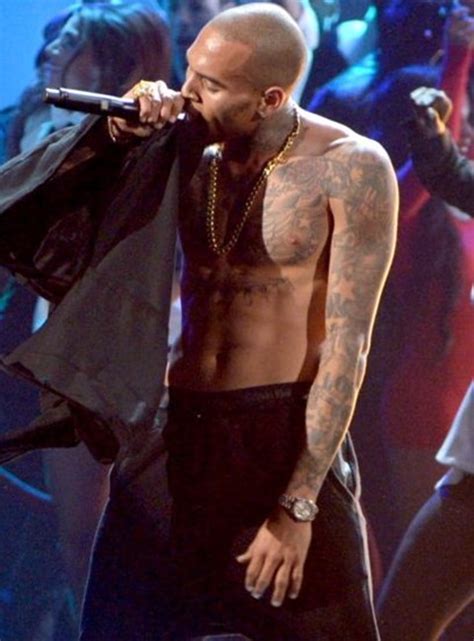 Chris Brown Sai Da Pris O A Ferver Vidas