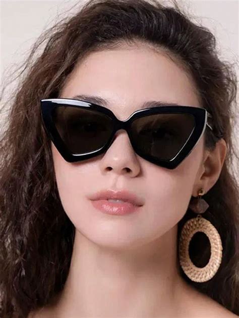 1pc Womens Fashionable Classic Black Sunglasses With Uv Protection