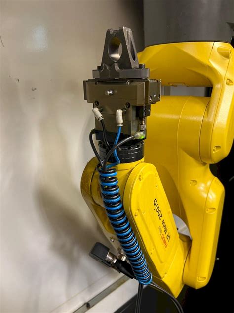 Fanuc Robodrill A D21MiB5 With Fanuc LR Mate 200iD Robot Loader For