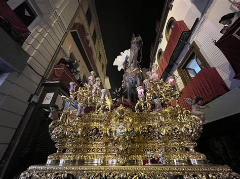 La Apote Sica Entrada En La Campana De Las Tres Ca Das De Triana Con