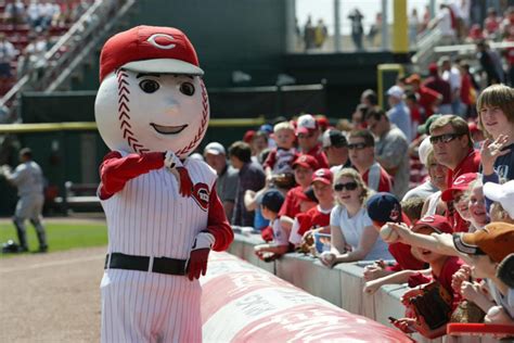 Cincinnati Reds players, mascot coming to Charleston & Huntington