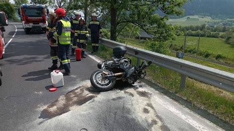 Ennstal Bundesstraße Kollision beim Überholen Biker schwer verletzt