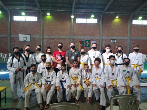 Equipe De Taekwondo De Tuparendi Faz Bonito Em Evento Realizado Em