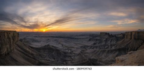 123 Moonscape Overlook Images, Stock Photos & Vectors | Shutterstock