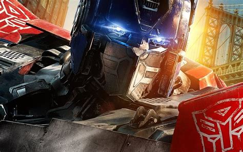 Optimus Prime Na Plakatach Promuj Cych Transformers Przebudzenie