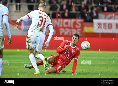 Benjamin Pavard Fc Bayern Munich Action Duels Versus Strahinja