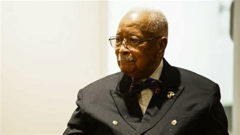 David Dinkins The First Black Mayor Of New York Dies At 93 Iheart