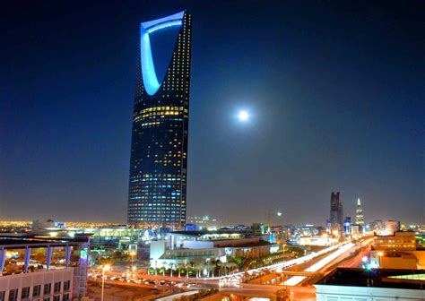 برج المملكة في الرياض المملكة العربية السعودية Building Skyscraper