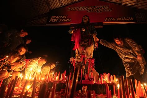 Argentinos Le Piden Al Santo Gauchito Gil Ayuda Y Fuerza Para