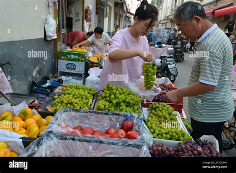 Fuyang China Th Sep A Man Shops For Fruit China S Consumer