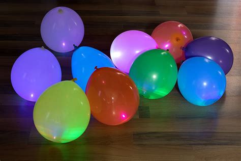 LED Light-Up Balloons | The Green Head