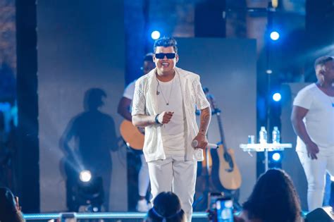 Thiago Aquino faz grande apresentação em Salvador participação de