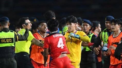 Kiper Thailand Soponwit Rakyart Akhirnya Minta Maaf Buntut Rusuh Final