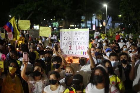 Prensacomunitaria On Twitter Colombiasos En Estos Momentos Decenas