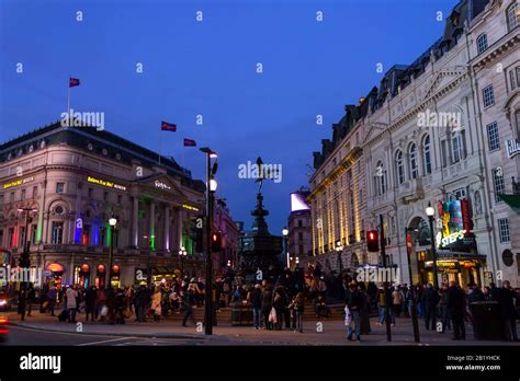 Uk England London Piccadilly Circus Stock Photo Alamy