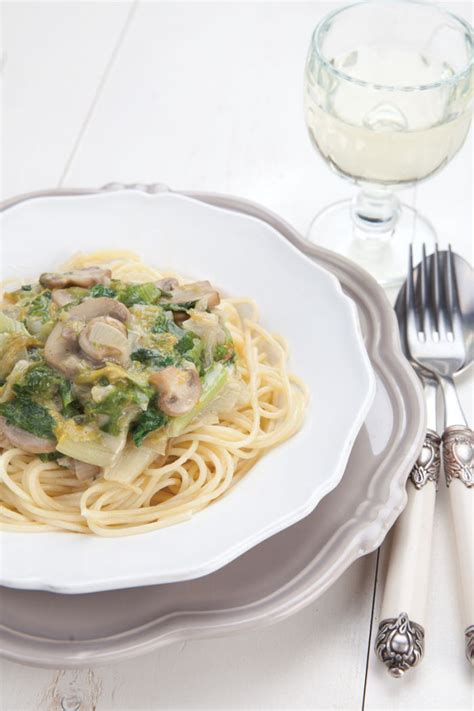 Spaghetti Met Andijvie Champignons En Roomsaus