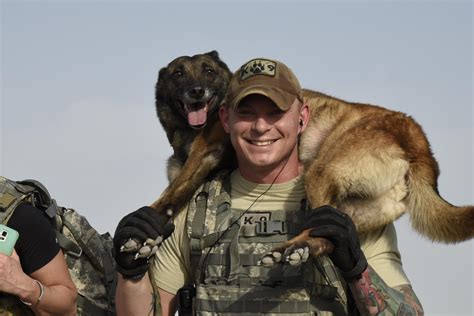 Airmen Honor Fallen Military Working Dogs Handlers Us Central