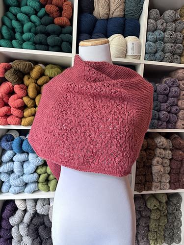 Ravelry Ferlangen Shawl Pattern By Espace Tricot