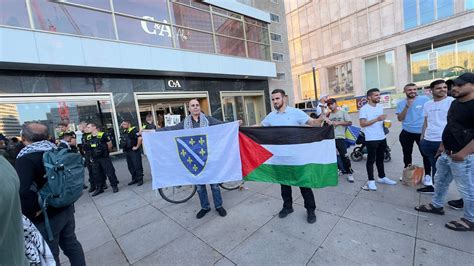 Arabisch Bosnische Kundgebung Eskalation In Berlin Alexanderplatz